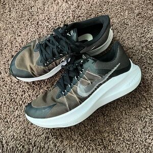 Womens Nike Winflo 8 Running Walking Shoes Black White Size 9